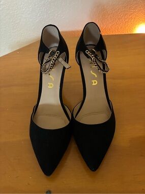 Unisa Black Pointed-Toe Ankle-Strap Pumps with Gold Chain